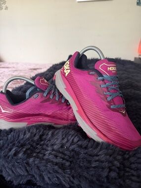 Hoka Womans one one Torrent 2 shoes size 9